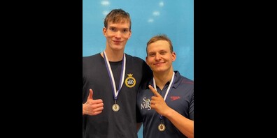  Platz 2 und 3 über 50m Rücken: Noah und Teamkollege Niki Karlsson.