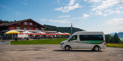 Der Sattelegg-Shuttle fährt ab kommendem Samstag bis zum 14. August jeweils mittwochs, samstags und sonntags ab Pfäffikon auf die Sattelegg; er hält in Altendorf, Lachen, Galgenen und Siebnen.