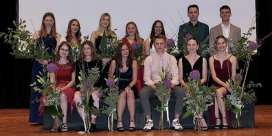 Die besten Diplomanden alphabetisch gereiht: Lorena Büchel (5.3), Janine Eugster (Notenschnitt 5.4), Ramona Göldi (5.5), Lorena Halter (5.3), Julia Hutter (5.3), Timo Hutter (5.4), Joline Räss (5.5), Emma Kellenberger (5.5), Rachel Siemens Ens (5.4), Kai Stieger (5.8), Thomas Isaak Stjelja (5.7), Fiona Wäspi (5.3), Annika Weiler (5.3). 