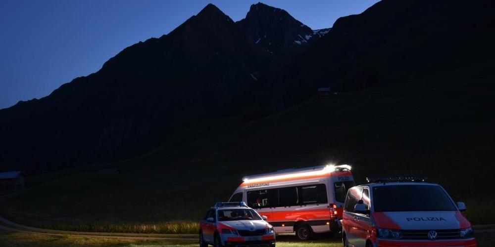 An der Suchaktion beteiligten sich SAC-Angehörige, Feuerwehrleute, mehrere Polizeipatrouillen, Personenspührhunde der Kantonspolizei und ein Rega-Helikopter. (Symbolbild)