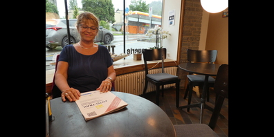 Die ehemalige Albisriederin Esther Naef im «Thiwa’s Café», wo früher ein Spielwarengeschäft war. 