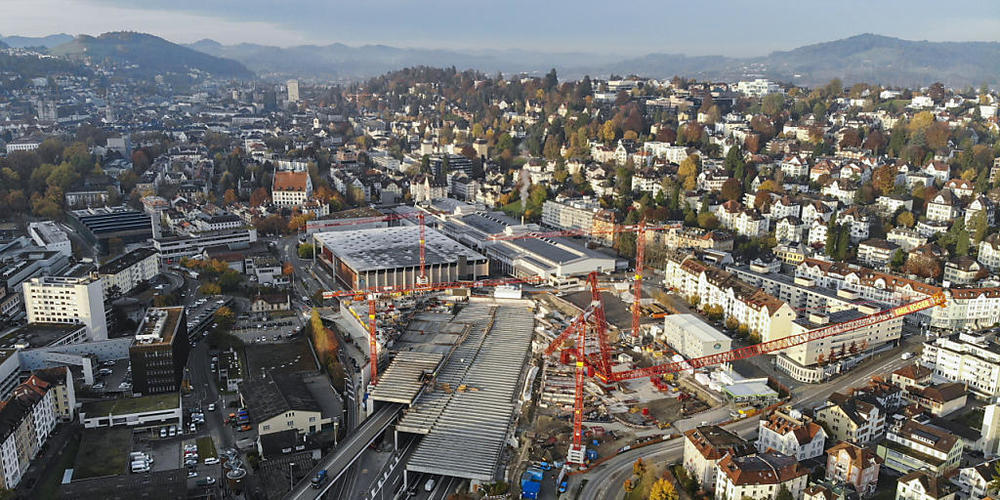 Ähnlich wie die Stadtautobahn bei der Olma sollten die Gleisanlagen in St. Fiden mit einem Betondeckel überdacht werden. Nun kann das Projekt aber nur teilweise realisiert werden. (Archivbild)