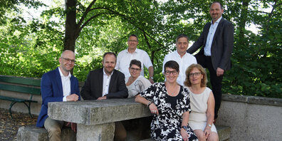 Der neue Grüninger Gemeinderat (v.l.n.r.): Florian Fischer, Carlo Wiedmer, Martin Jenny, Yvonne Cassol (Gemeindeschreiberin), Karin Jeber, Andreas Spring, Susanne Gutknecht, Sascha-Max Steinegger.