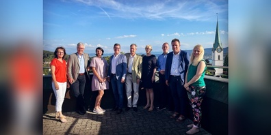 V.l.n.r: Schulpflegepräsidentin Claudia Irniger, Patrick Dümmler, Sylvie Sieger, Gemeindepräsident Sascha Ullmann, André Müller, Sandra Fischer, Dorian Selz, Markus Gossweiler (Gemeindeschreiber), Claudia Valler (stv. Gemeindeschreiberin).