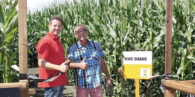 Ralph Schmid (links) und Ernst Sonderegger bei der Eröffnung des diesjährigen Maislabyrinths 