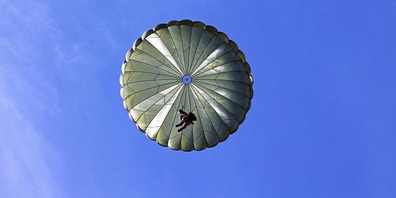 Von solch leuchtendem Fallen können gewöhn­liche Leute nur träumen.