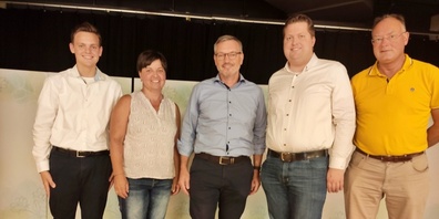 Der neue SVP Vorstand im Kreis See-Gaster (v.l.n.r): Jürg Hofstetter, Benken; Daniela Fäh, Kaltbrunn; Kurt Kälin, Rapperswil-Jona; Bernhard Zahner, Rapperswil-Jona; Daniel Schuppli, Schänis; Daniel Schuppli, Schänis). Auf dem Bild fehlen: Patrick Anghern, Schänis, und Lars Frei, Eschenbach. 