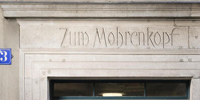 Die Stadt will die Inschriften "Zum Mohrenkopf" und "Mohrentanz" abdecken lassen. Der Heimatschutz wehrt sich dagegen. (Archivbild)
