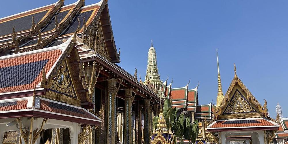 ARCHIV - Mittlerweile kommen wieder täglich rund 30 000 Urlauber nach Thailand. Hauptsehenswürdigkeit in Bangkok: der Grand Palace. Foto: Carola Frentzen/dpa