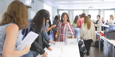 40 Studierende und Dozierende beteiligten sich an der Movetia Summer School und tauschten sich über «Soziale Arbeit in globalen Krisen» aus.