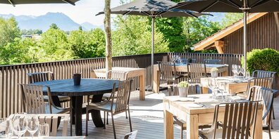 Die Terrasse im Bad Balgach by Schützelhofer