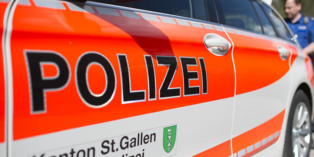 Ein Mann hat sich bei einem Sturz auf einem Boot lebensbedrohlich verletzt. Die Kantonspolizei St. Gallen schliesst eine Dritteinwirkung derzeit aus. (Symbolbild)