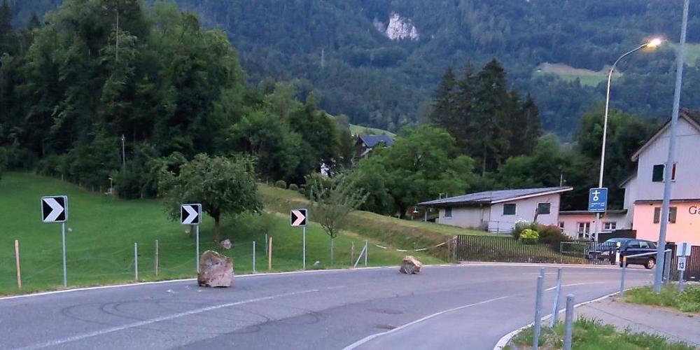 Die Felsbrocken rollten mitten in der Nacht bis auf die Kerenzerstrasse.