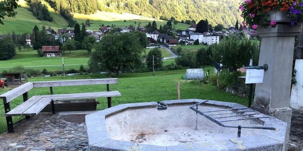 Wassersparmassnahmen in Glarus Süd: Damit die Dörfer von Luchsingen bis Linthal weiterhin genügend Trinkwasser haben, wurden die Dorfbrunnen vorsorglich abgestellt.