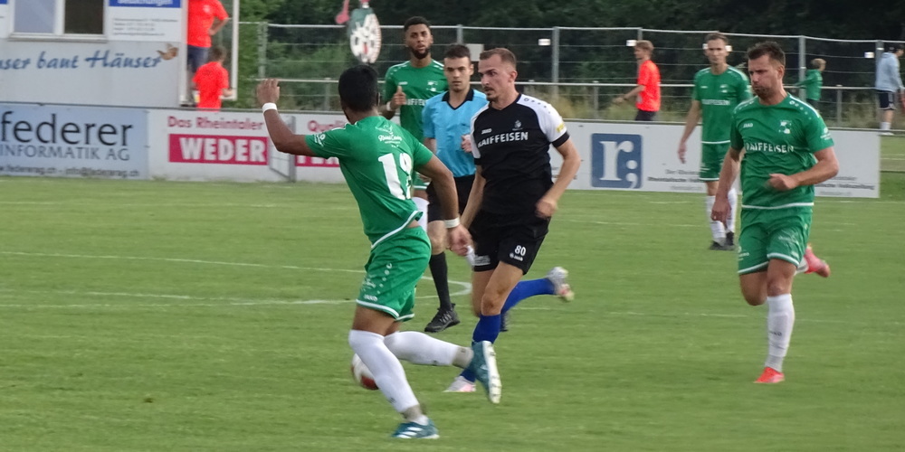 Die Rebsteiner (grüne Trikots) starteten überzeugend ins Pokalturnier.