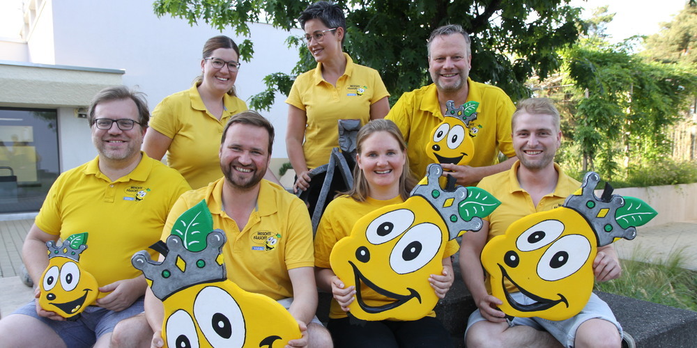 Der Vorstand zeigt die königliche Mostbirnen (von links, hinten) Iris Enenkel, Sonja Grossenbacher, Patrick Sieber (vorne) Cédric Carnier, Peter Frei, Selina Frei, Michael Sieber. Es fehlen René Sieber, Susi Miara und Manuel Faleschini