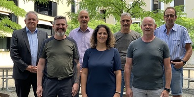 Feierten gemeinsam ihr Arbeitsjubiläum: Vordere Reihe, v.l.: Michael Burkhard, Katia Rizzo und André Geiger. Hintere Reihe v.l.: Stadtpräsident Thomas Niederberger, Urs Stadelmann, Cosimo Cataldo und Markus Engler.