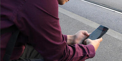 Ob dieser Jugendliche sich bereits Porno- und Gewaltszenen angeschaut hat?