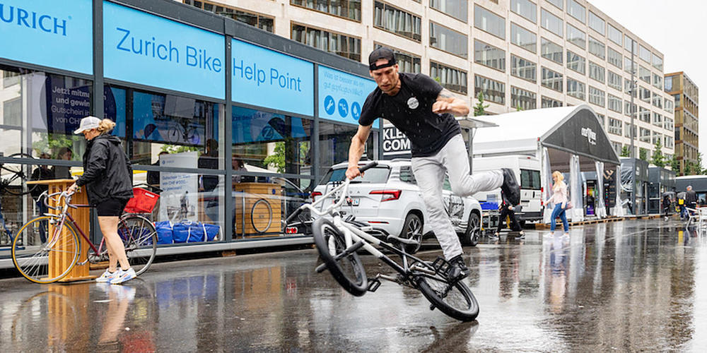 Der Auftakt (hier an der Europaallee) fiel leider etwas nass aus.