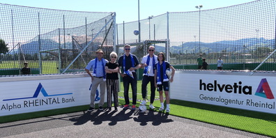 v.l. Kuno Jocham, Christa Köppel, Franco Frisenda, Marc Schwarber und Giulia Häle durften die beiden Street-Soccer-Plätze ihrer Bestimmung übergeben