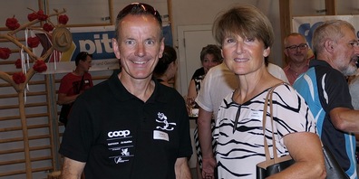 Gemeinderat Urs Lüchinger und Gemeindepräsidentin Silvia Troxler führten durch die Ehrung. (Archivbild)