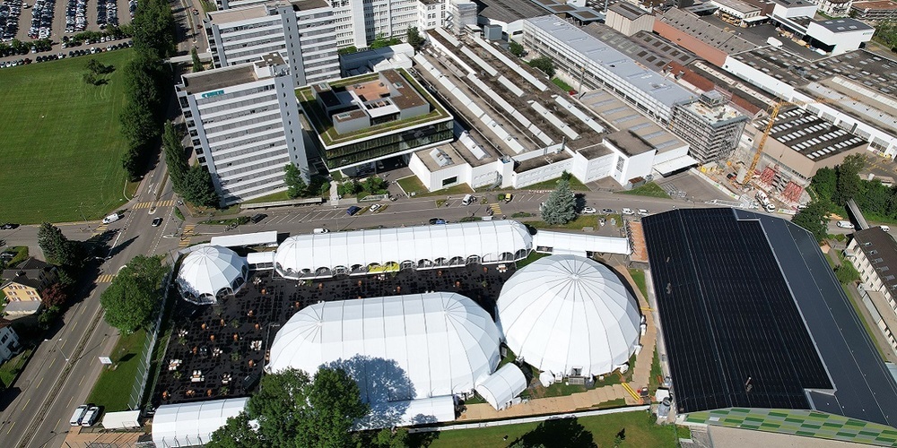 Drohnenaufnahme vom Gelände der NWD 2022 südlich der Uzehalle auf dem "Schi". 