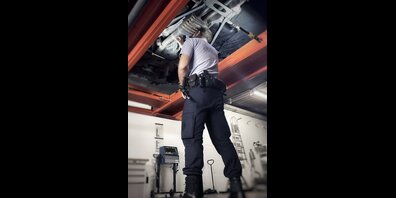 Ein illegal entsorgtes Fahrzeug kostet den Steuerzahler rund 2353 Franken.