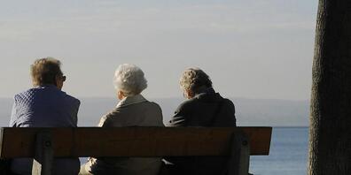 Frauen sollen künftig wie Männer bis 65 arbeiten. Der Bundesrat hat am Montag die Abstimungskampagne für die AHV-Reform eröffnet. (Archivbild)