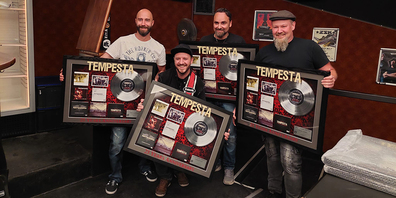 Seit über 25 Jahren ist die Höfner Rockband im Geschäft und wurden von ihrem Label mit Platin ausgezeichnet. 