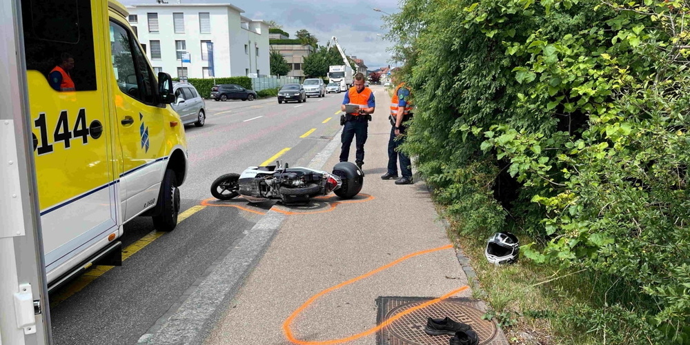 Der 65-jährige Rollerfahrer wurde beim Unfall unbestimmt verletzt.