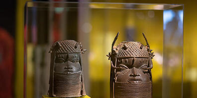 ARCHIV - Gedenkköpfe eines Königs aus einer Unbekannten Werkstatt der Bronzegießergilde Igun Eronmwon. Foto: Daniel Reinhardt/dpa - ACHTUNG: Nur zur redaktionellen Verwendung im Zusammenhang mit einer Berichterstattung über die Ausstellung und nur...