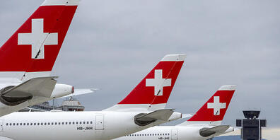 Immer mehr Flugzeuge bleiben auf dem Boden, wenn die Swiss von August bis Oktober hunderte Flüge streicht. (Archivbild)