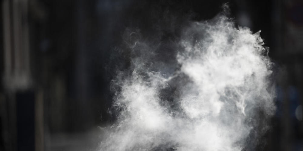 Die EU-Kommission will mit Blick auf die Krebsbekämpfung Tabakerhitzer-Produkte mit gewissen Geschmacksrichtungen verbieten. Verboten werden sollen Sticks, bei denen mit zugesetzten Aromen der Tabak-Geschmack überlagert wird.(Archivbild)