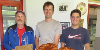 Siegreich am vereinseigenen Cup: Adrian Gröger, Cupsieger Ruedi Zurbrügg und Roman Loop von den Stadtschützen Walenstadt (von links). 