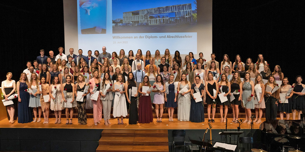 Die 87 PHSZ-Absolventinnen und -Absolventen freuen sich über ihr Lehrdiplom.