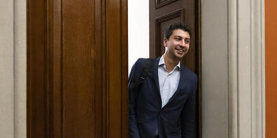Gegen den Züricher SP-Nationalrat Fabian Molina darf nach der Teilnahme an einer unbewilligten Demonstration ermittelt werden. (Archivbild)