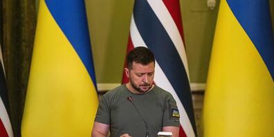 Wolodymyr Selenskyj, Präsident der Ukraine, hält eine Pressekonferenz mit dem norwegischen Ministerpräsidenten Støre. Foto: Nariman El-Mofty/AP/dpa