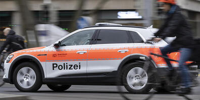 Die Stadtpolizei Zürich konnte fünf Männer festnehmen, die verdächtigt werden, eine Person verletzt zu haben. (Symbolbild)