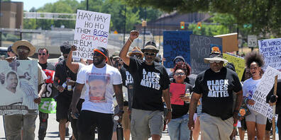 Demonstranten in Akron fordern Gerechtigkeit für Jayland Walker. Foto: Phil Masturzo/Akron Beacon Journal/AP/dpa