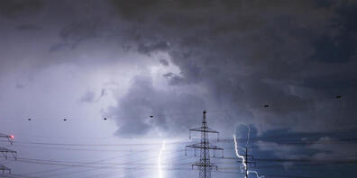 Seit Sonntag sind schweizweit über 9000 Blitze niedergegangen. (Archivbild)