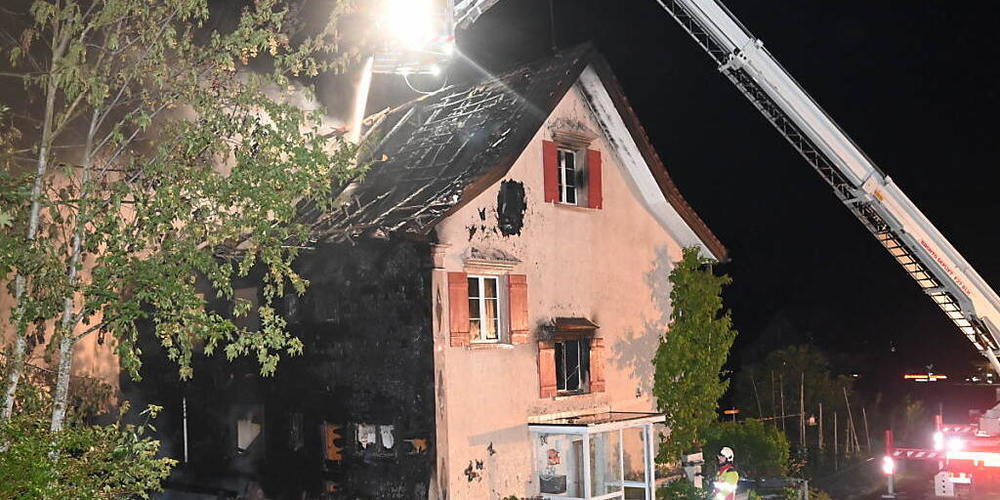 Das Einfamilienhaus ist nach dem Brand nicht mehr bewohnbar.