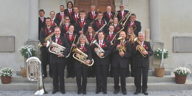 Die Musikgesellschaft Schänis spielt zur Sommerferien-Einstimmung im Kultur- und Freizeitzentrum Eichen auf.