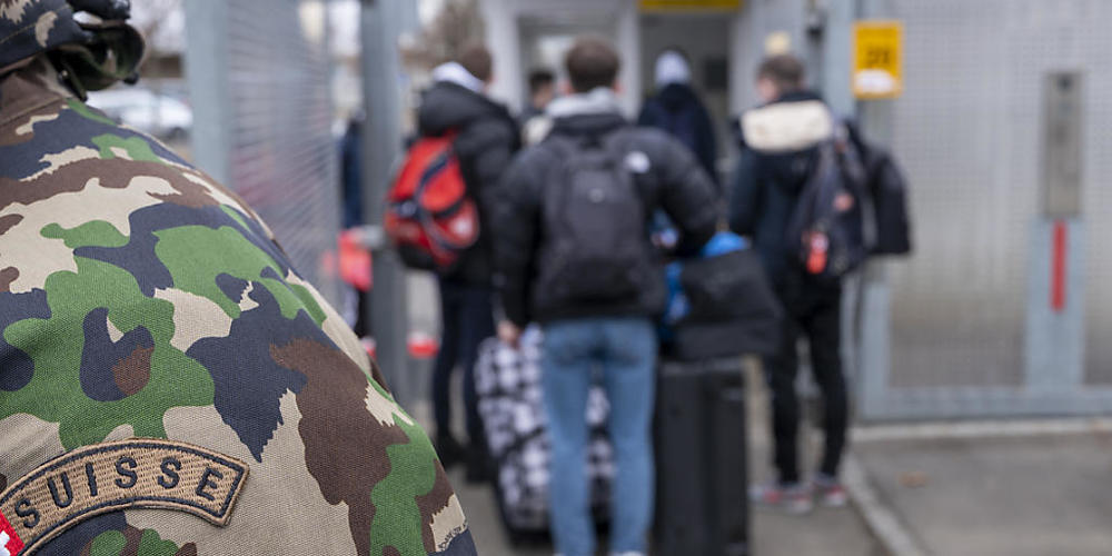 Über 8000 Rekrutinnen und Rekruten fangen ihre 18-wöchige RS an. (Archiv)