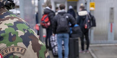 Über 8000 Rekrutinnen und Rekruten fangen ihre 18-wöchige RS an. (Archiv)