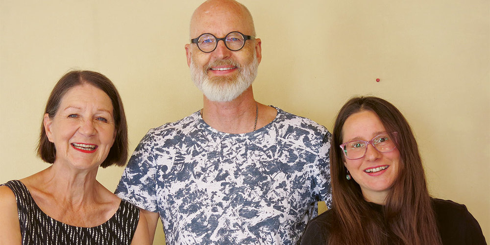 Kathrin Severin, Marcel Bernet und Bettina Gugger freuen sich  auf die Midissage.