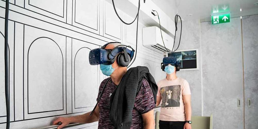 Neben der visuellen Darstellung der virtuellen Himmelsburg kann über Kopfhörer eine Aufführung der beiden ersten Sätze der Kantate "Himmelskönig, sei willkommen" erlebt werden.