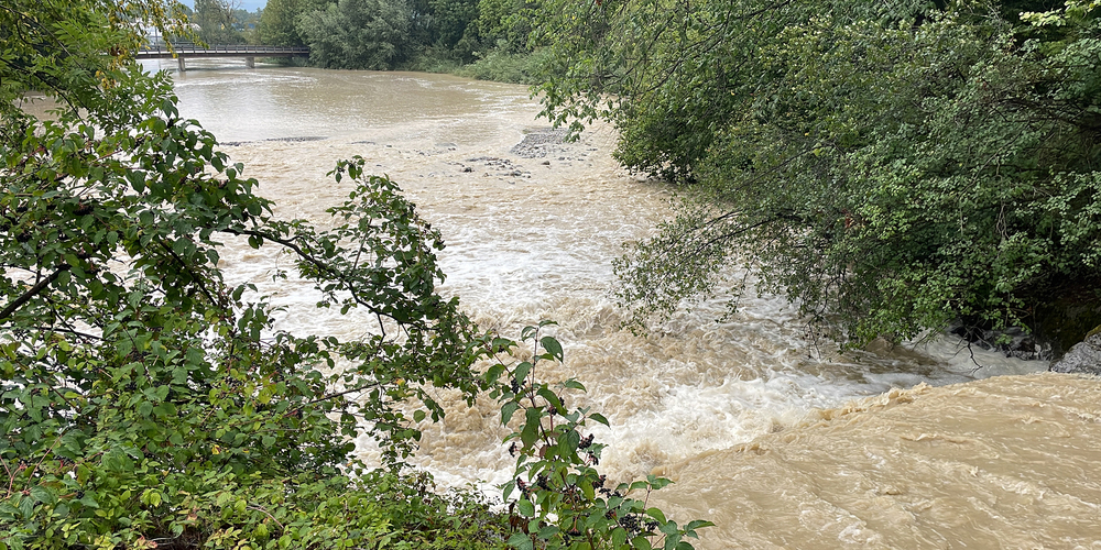 Viele Flüsse führen momentan gefährlich viel Wasser.  (Symbolbild)