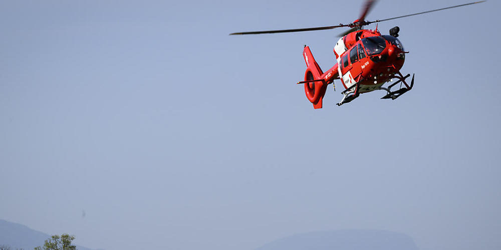 Nach einem Fenstersturz in Ermatingen TG ist ein 36-jähriger Mann von der Rettungsflugwacht in ein Spital geflogen worden. (Archivbild)