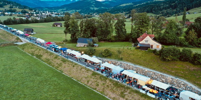 Neben der Entdeckung und Begehung des Bauwerks boten die 40 Festwirtschaften und Bars sowie das vielseitige Rahmenprogramm viel Abwechslung und Unterhaltung.