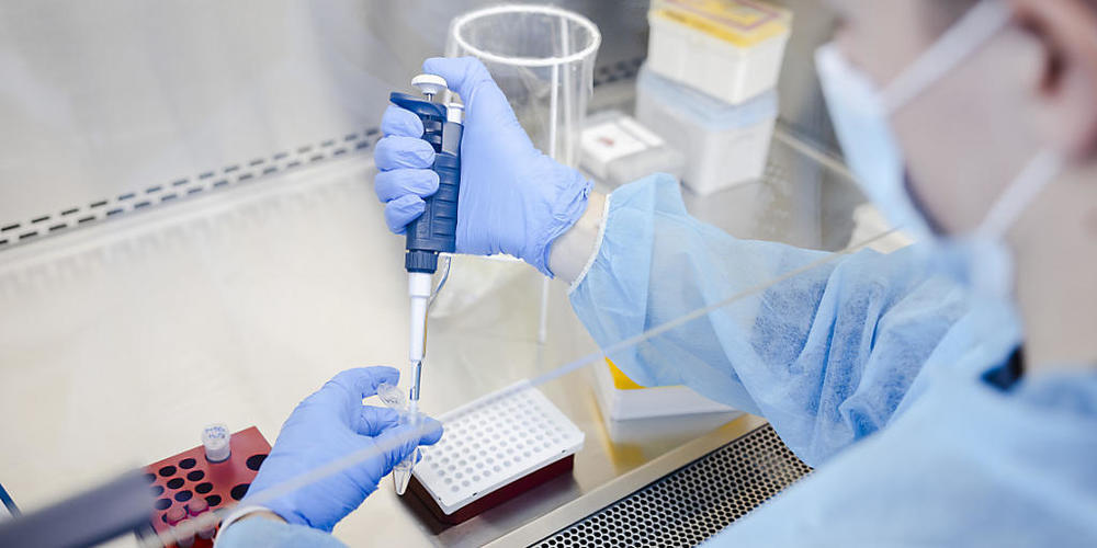 Der Pharmakonzern Roche lanciert einen Test zum Nachweis neuer Covid-Varianten.(Archivbild)